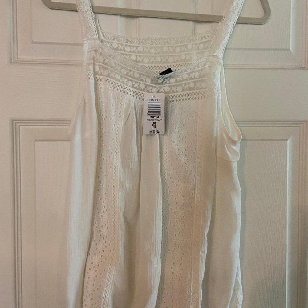 NWT Torrid White Eyelet Guaze Tank Top